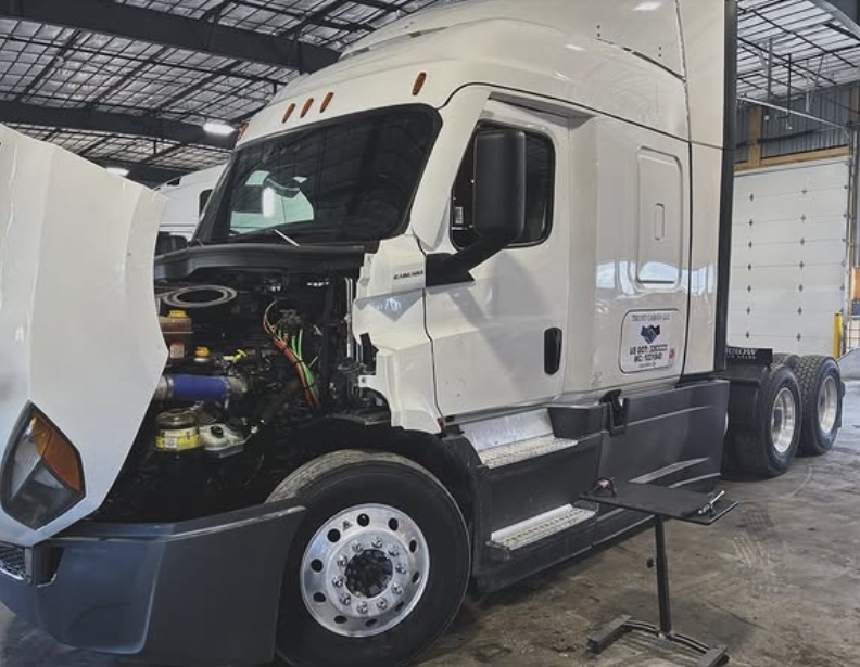 Freightliner Cascadia opened up for diagnostics