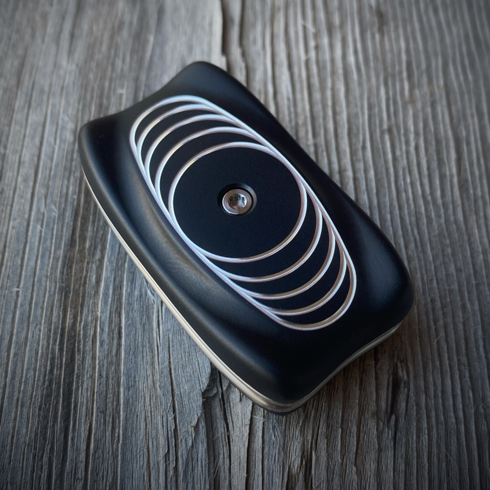 Echelon Slider in black, machined ripple face plate